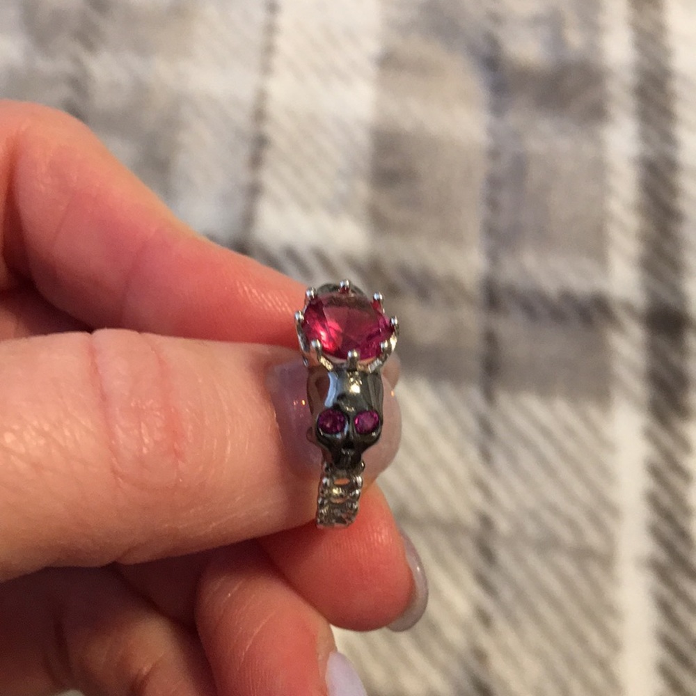 Skull ring